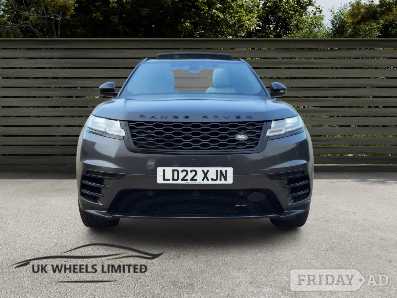 [ berth ]Land Rover Range Rover Velar