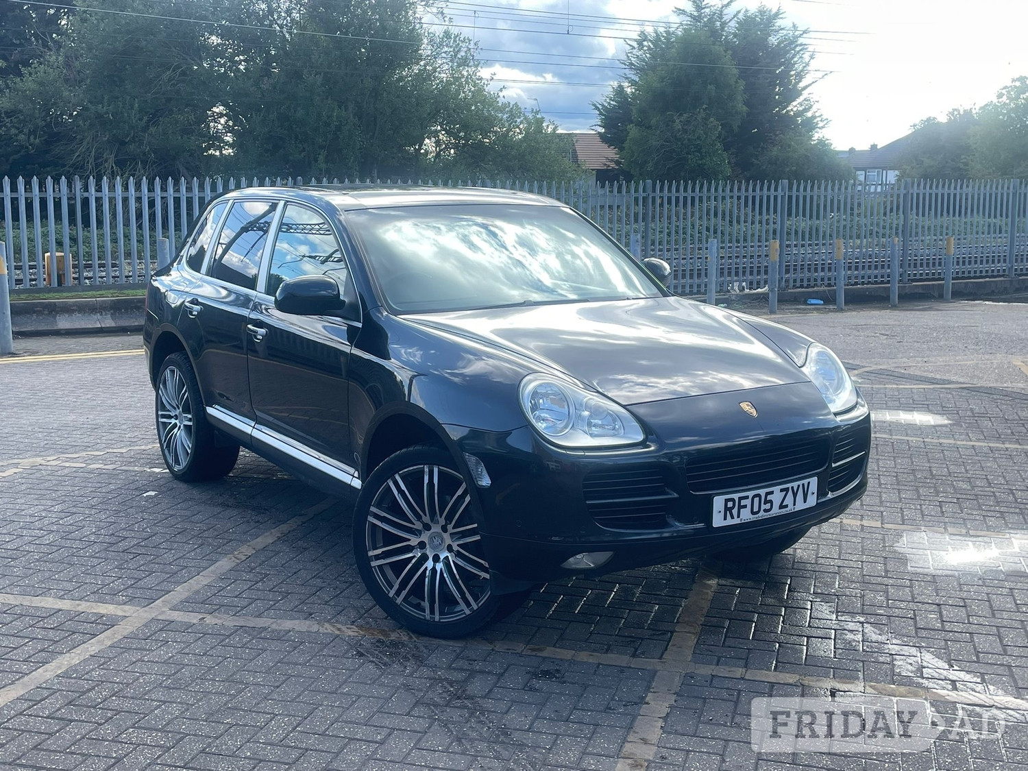 Porsche Cayenne 2005 in Hillingdon