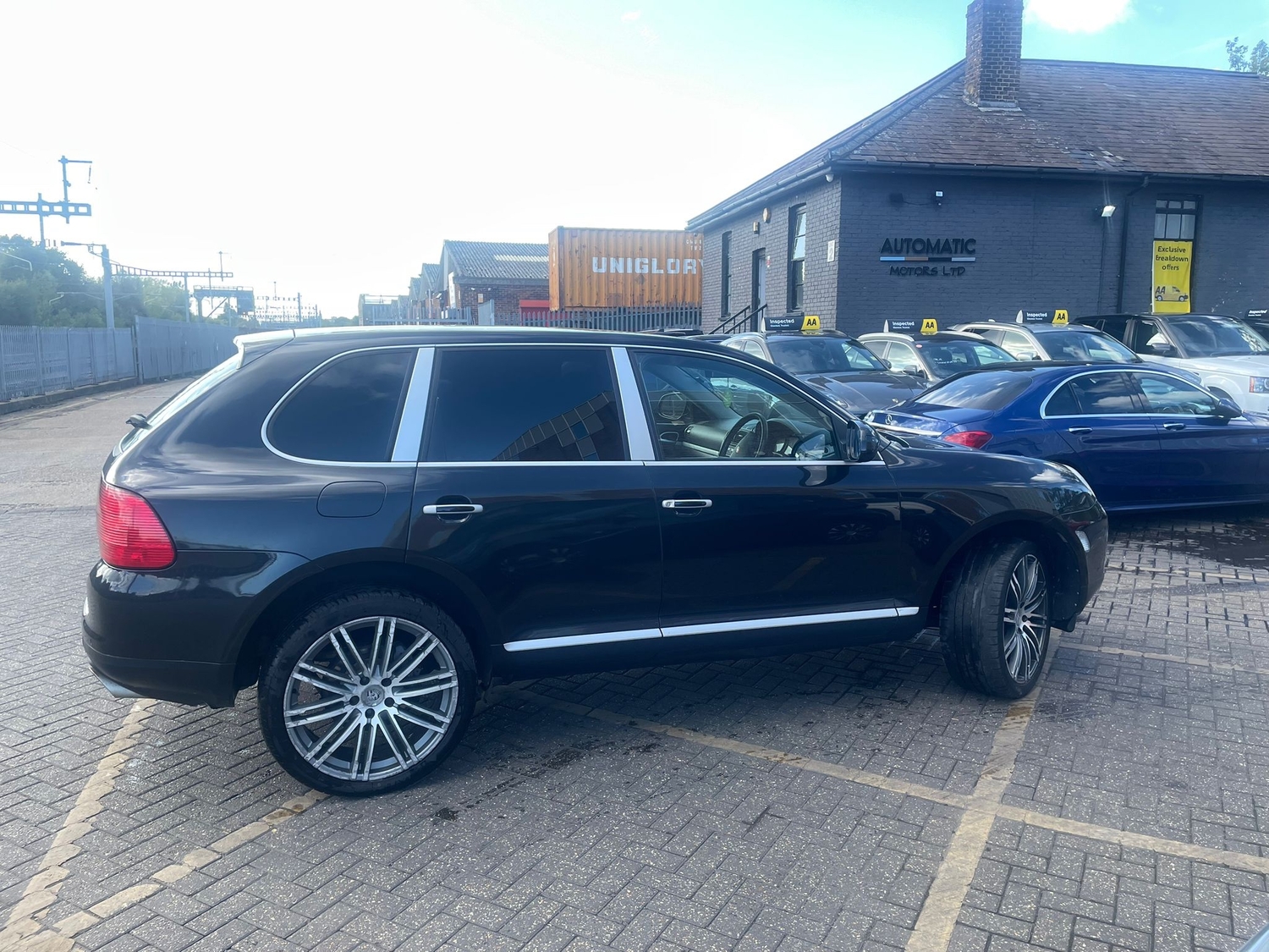 [ berth ]Porsche Cayenne