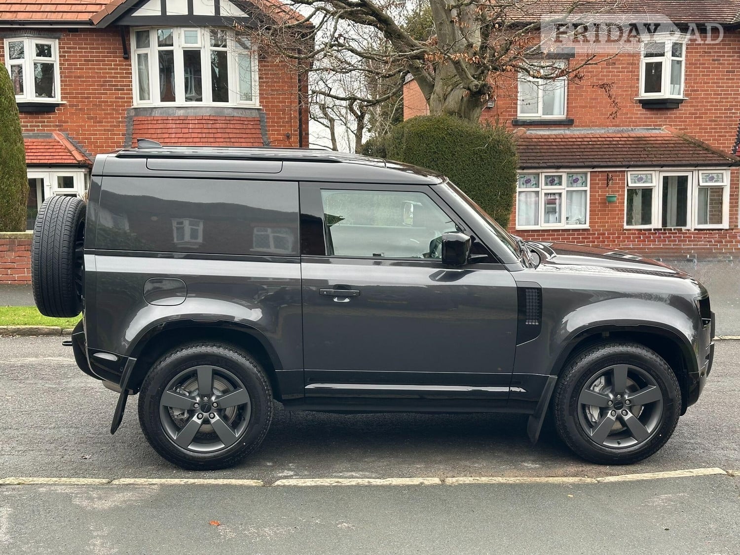 [ berth ]Land Rover Defender 90