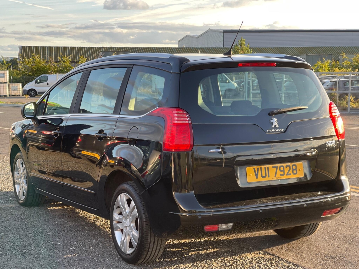 Peugeot 5008 2016 - Cars in Winchester