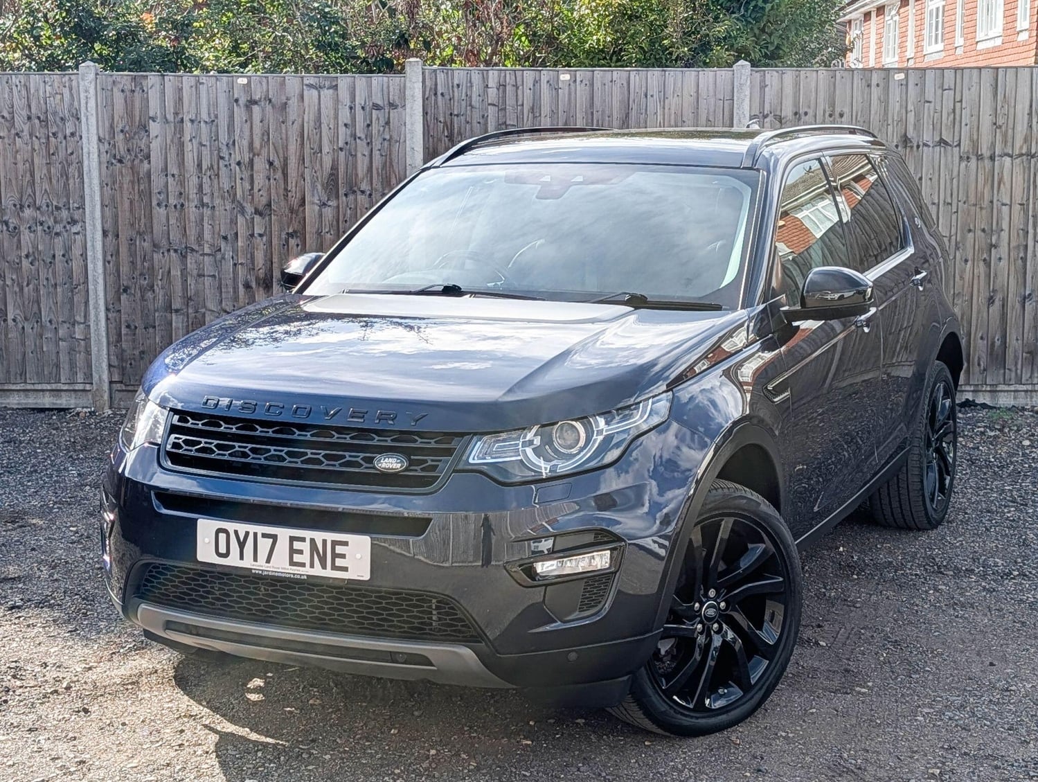 [ berth ]Land Rover Discovery Sport
