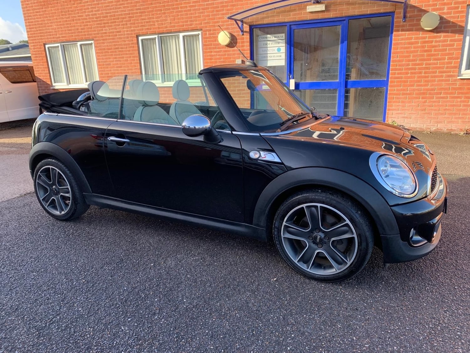 [ berth ]Mini Convertible