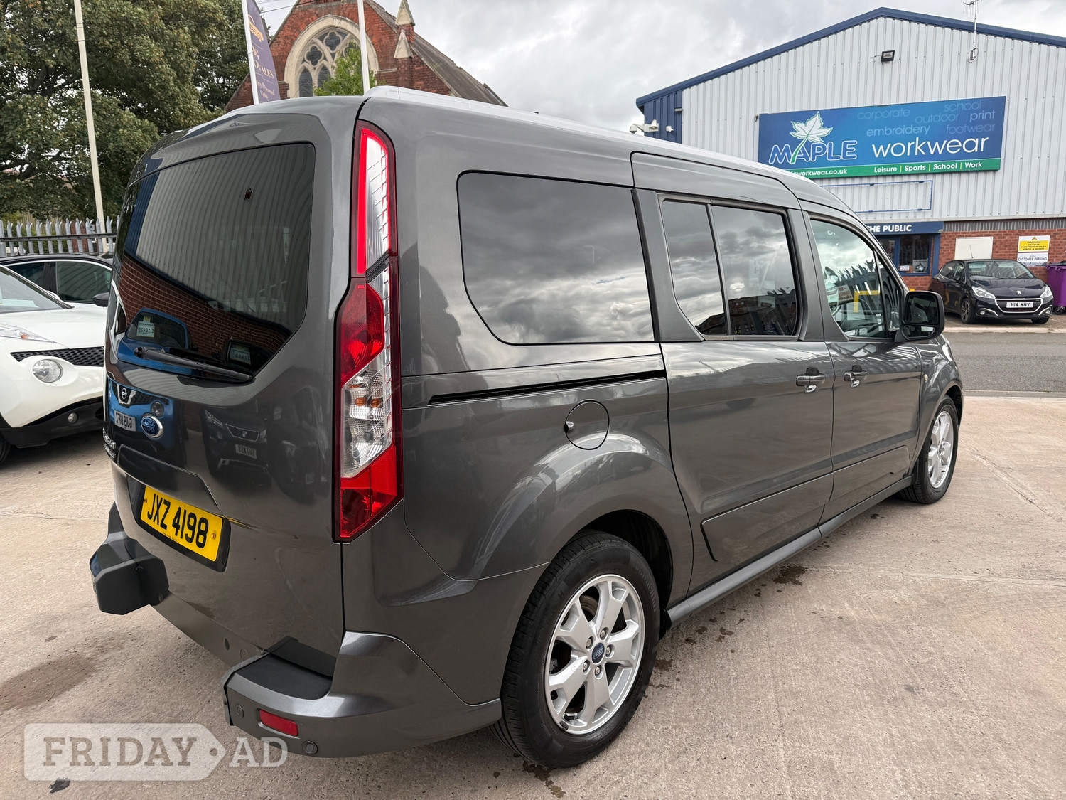 [ berth ]Ford Grand Tourneo Connect
