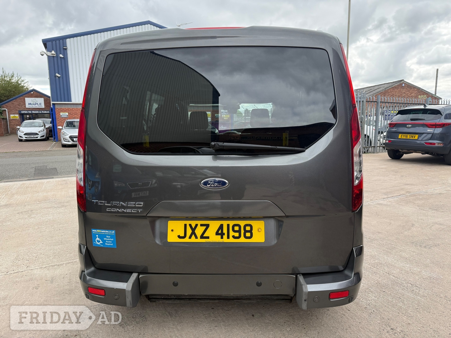 Ford Grand Tourneo Connect 2016 - Cars in Dudley