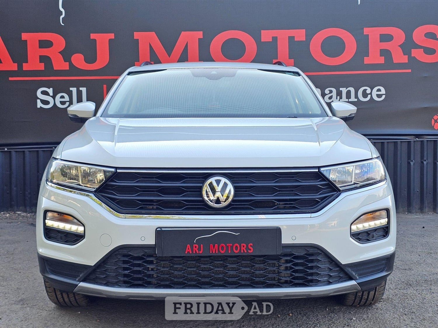 Volkswagen T-Roc 2018 - Cars in Addlestone