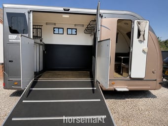 Equi-Trek Star-Treka Elite  Horse Trailer