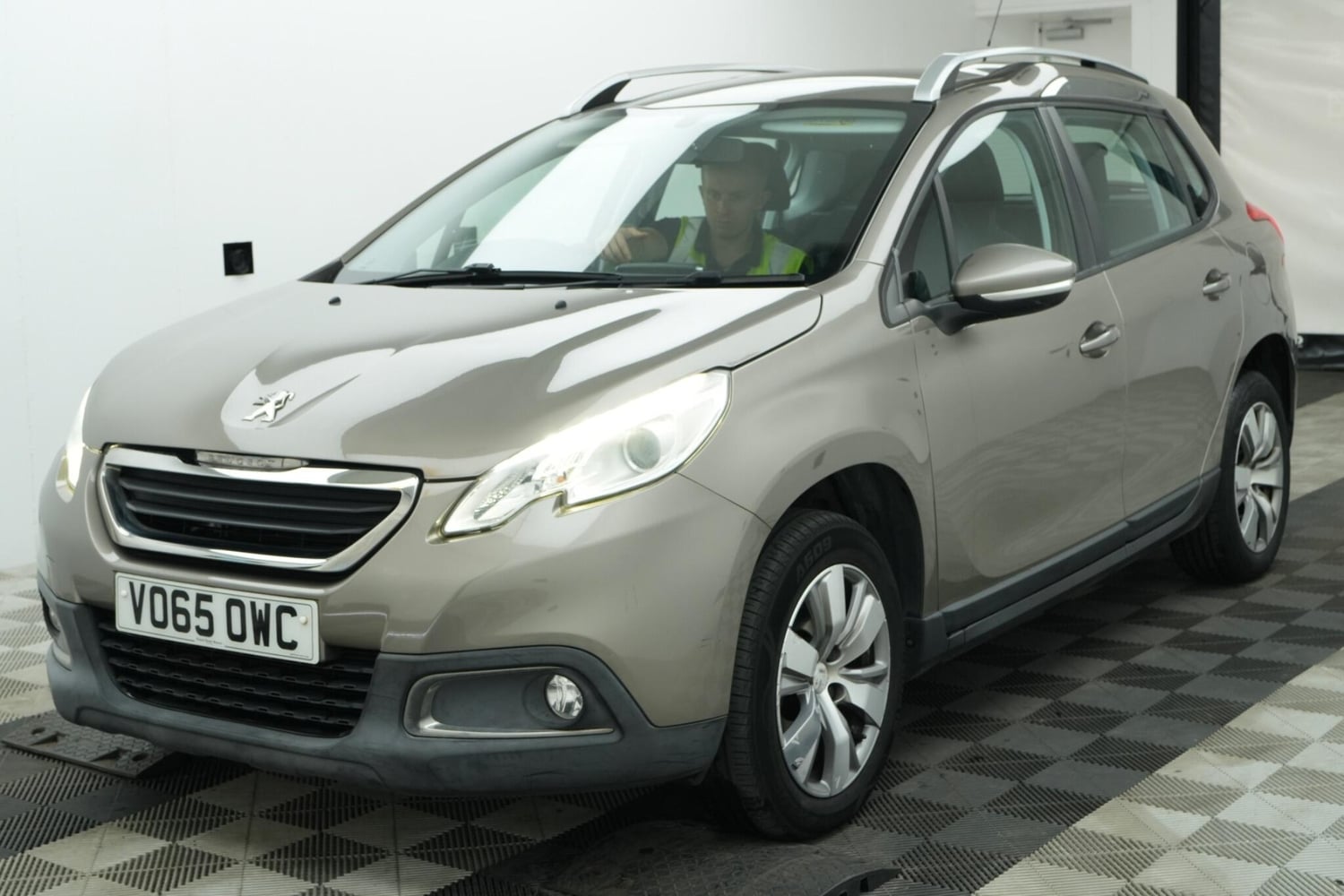 [ berth ]Peugeot 2008