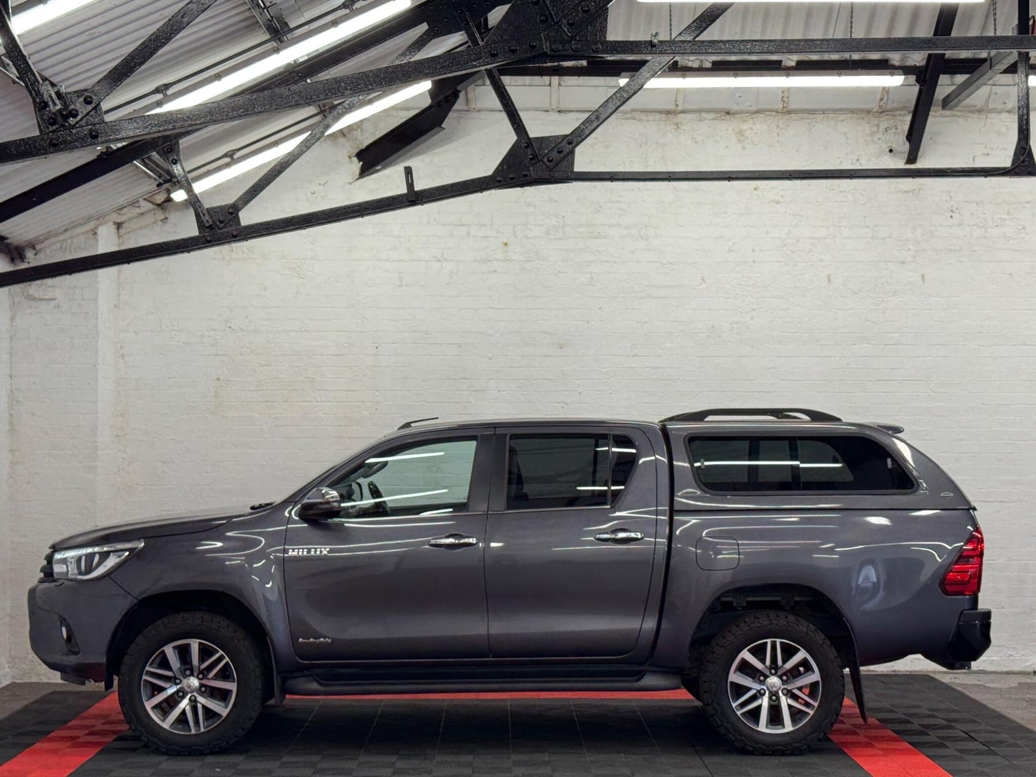 [ berth ]Toyota Hilux