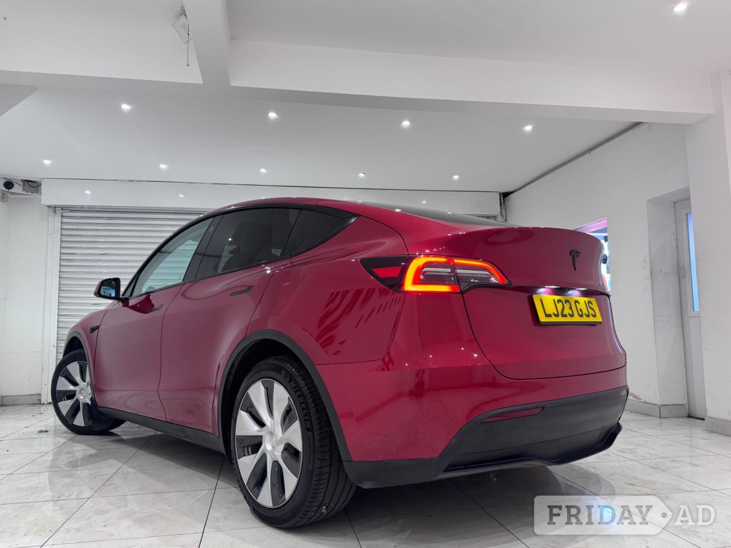 Tesla Model Y 2023 - Cars
