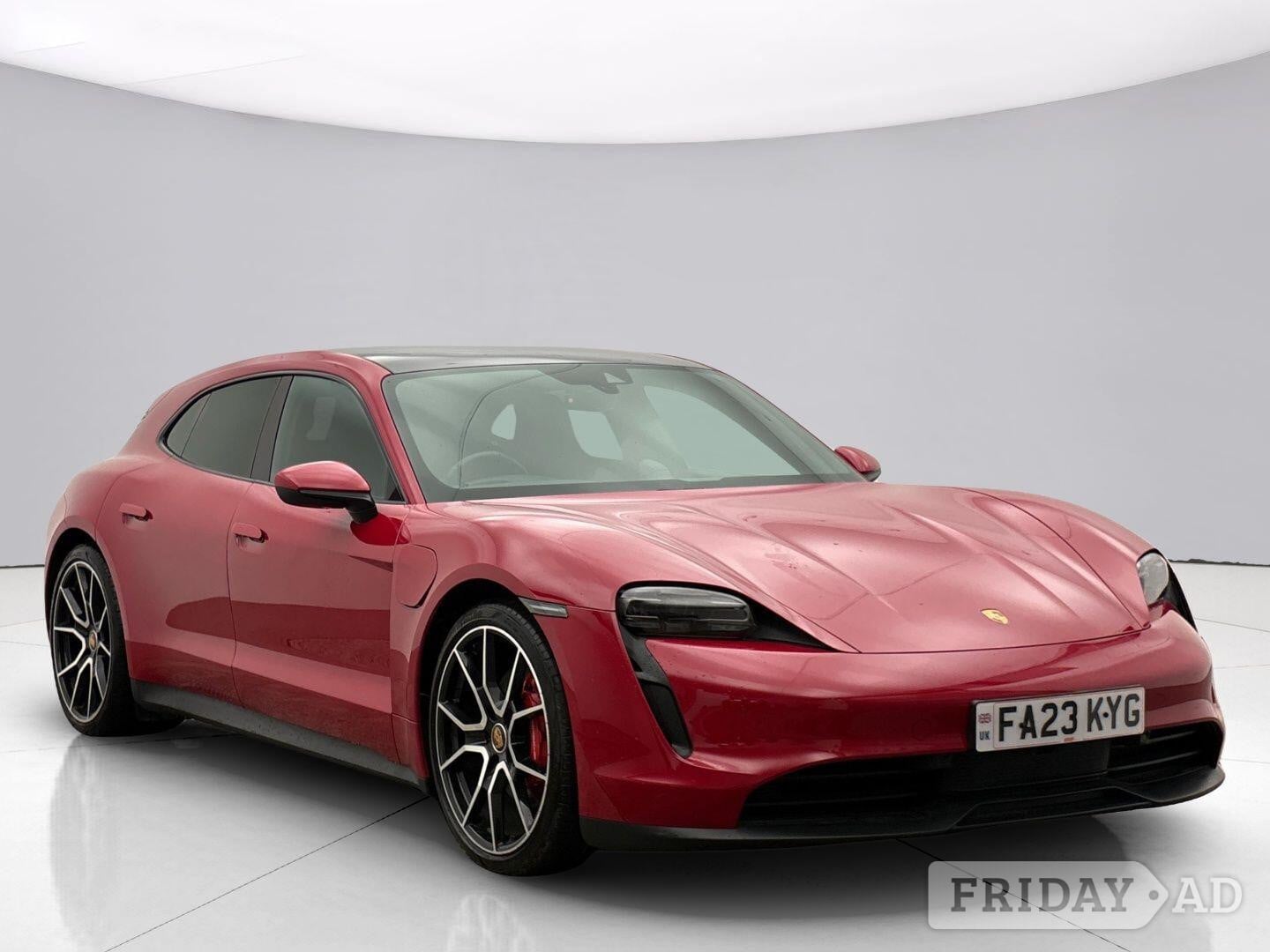 Porsche Taycan 2023 in Ely