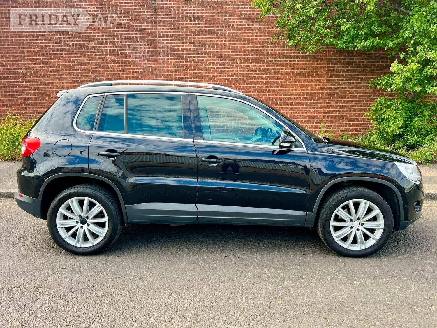 Volkswagen Tiguan 2008 - Cars
