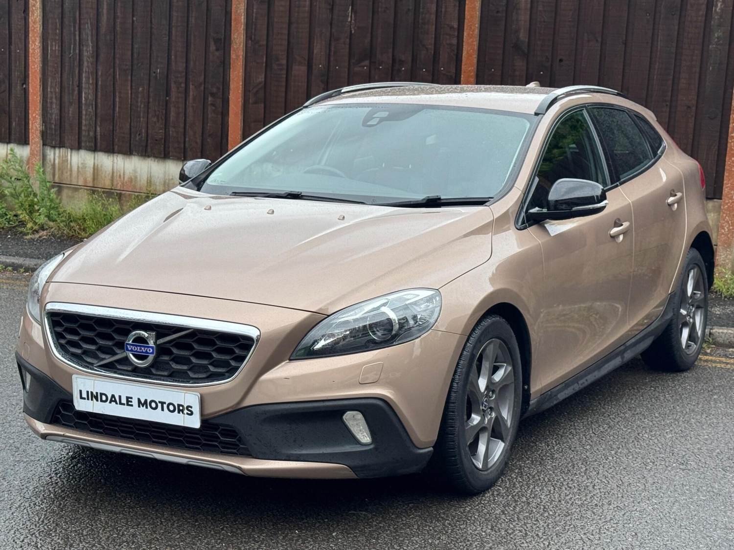 [ berth ]Volvo V40 Cross Country