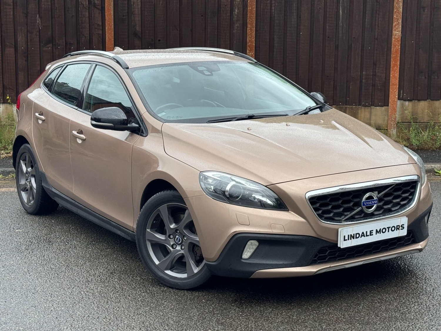 Volvo V40 Cross Country 2014 - Cars