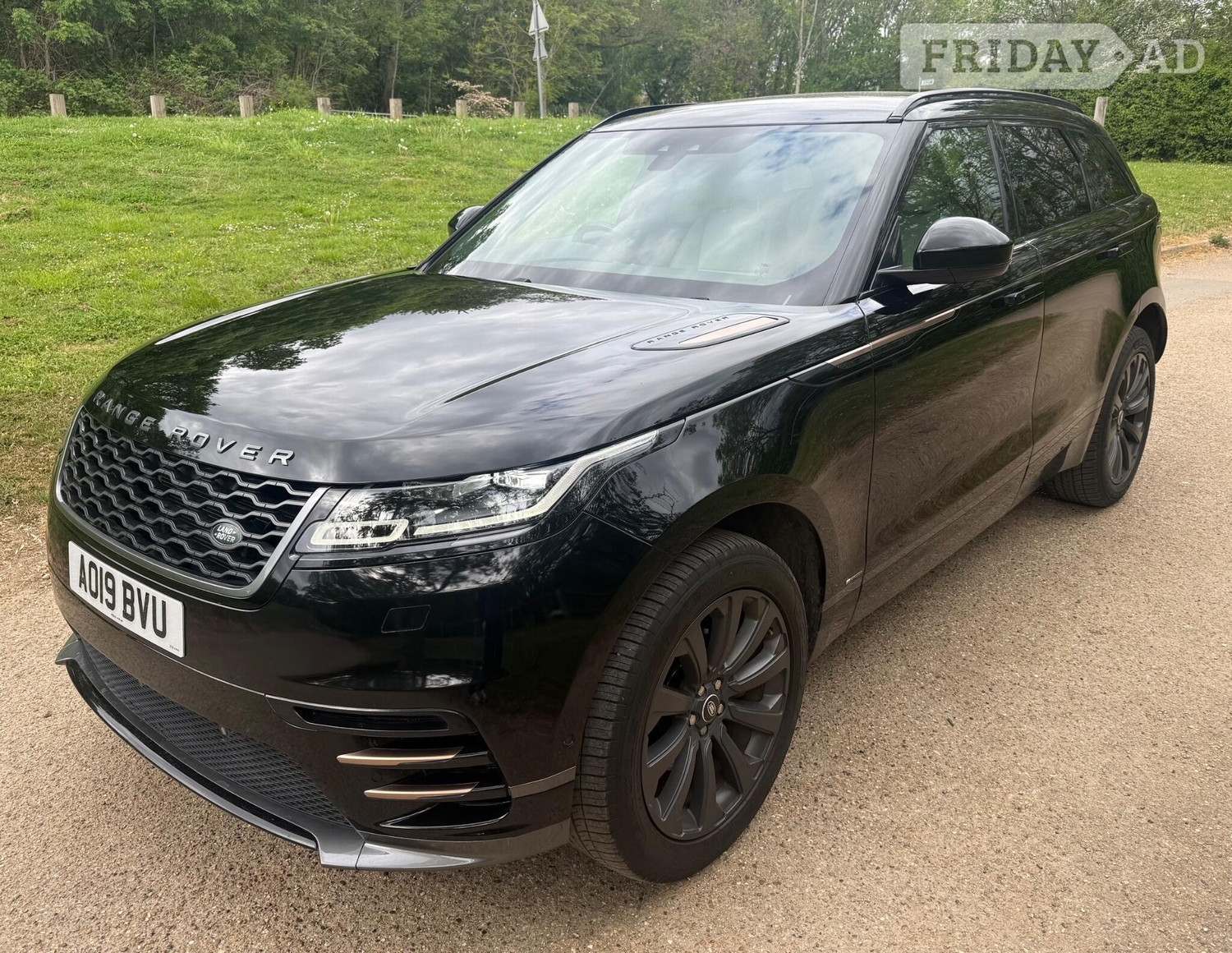 [ berth ]Land Rover Range Rover Velar