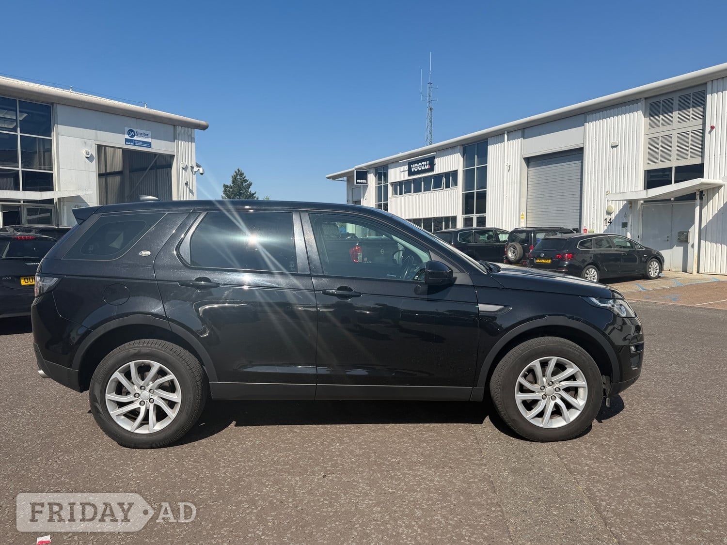 [ berth ]Land Rover Discovery Sport