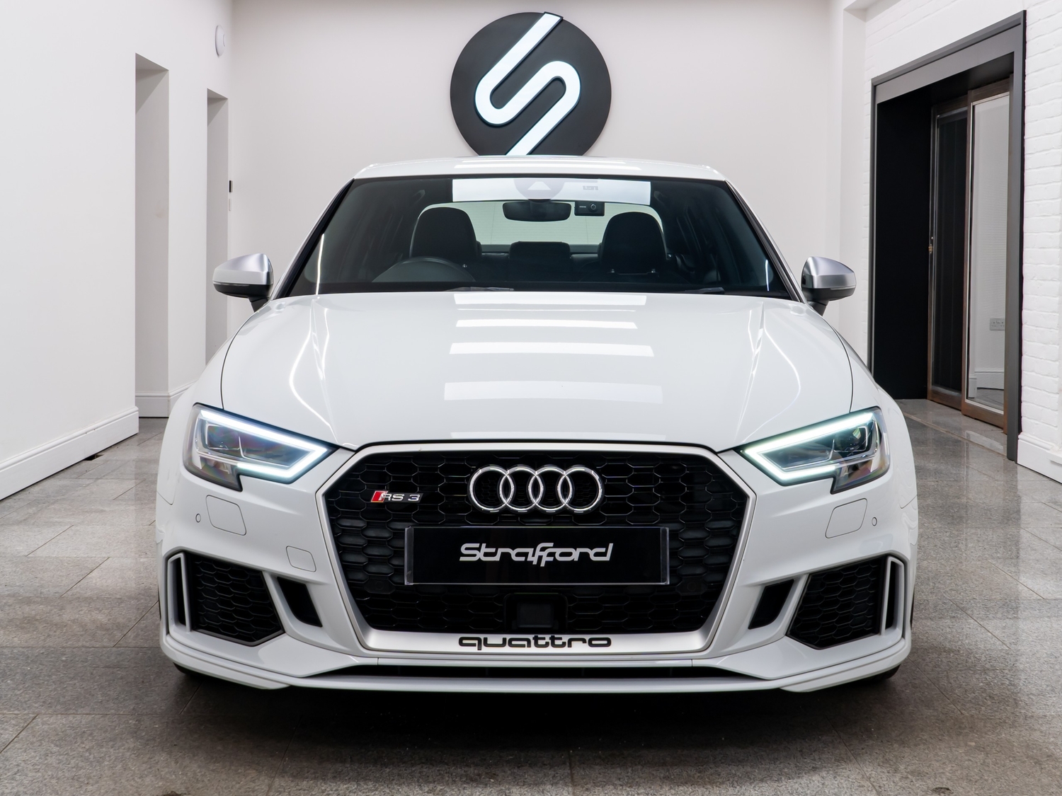 Audi RS3 2018 - Cars