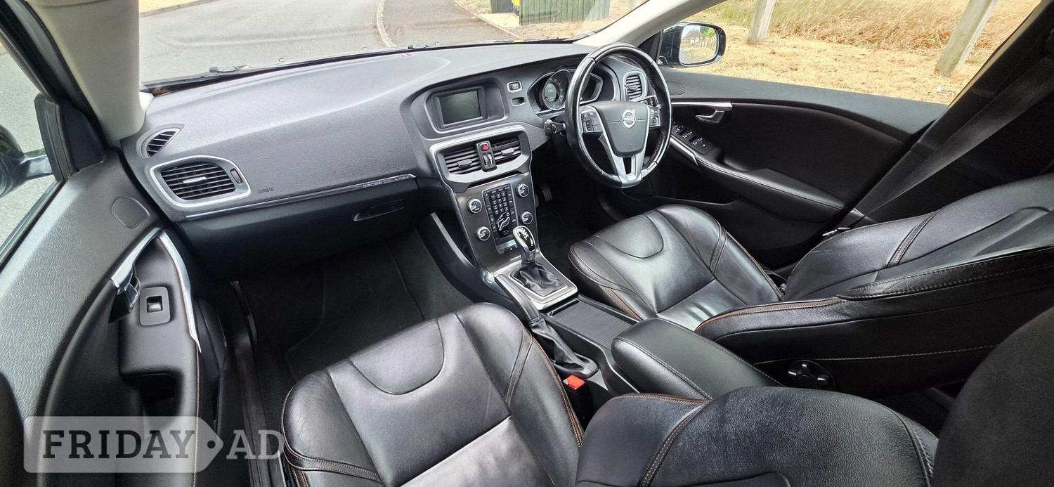 Volvo V40 Cross Country 2014 - Cars in Birmingham