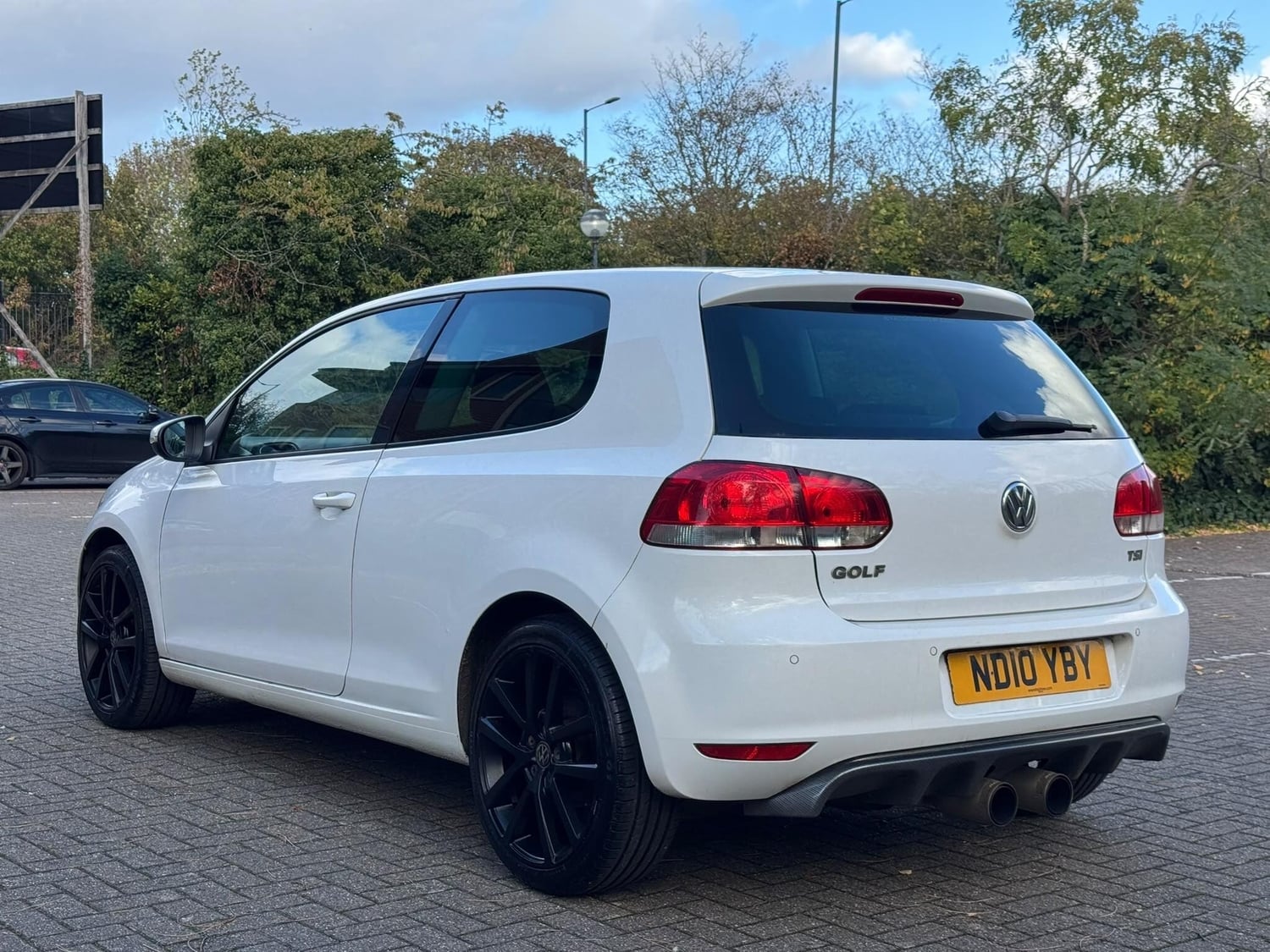 Volkswagen Golf 2010 - Cars