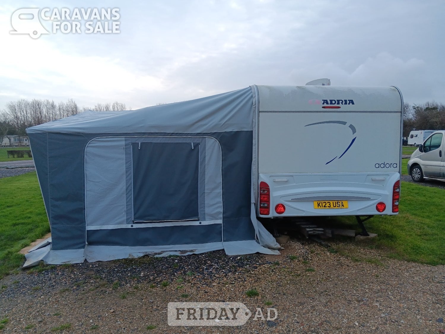 London Trigano Montreux 3.0m Awning - Size L (1050-1090) - Excellent Con