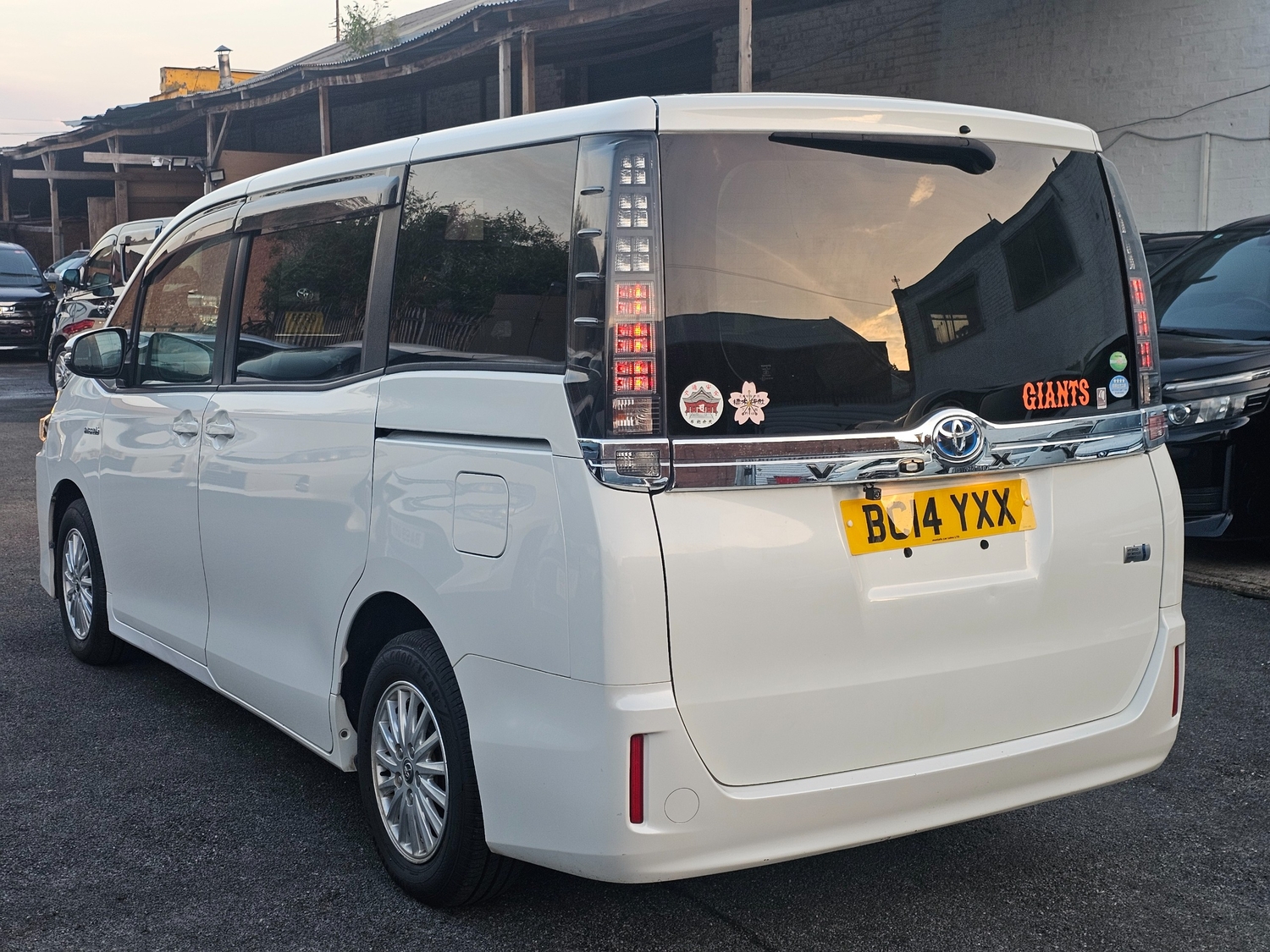 Toyota Voxy 2014 - Cars