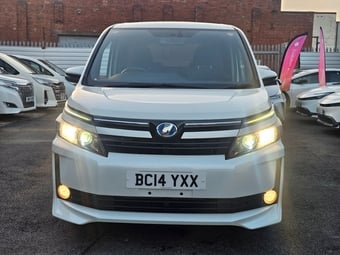 Toyota Voxy 2014