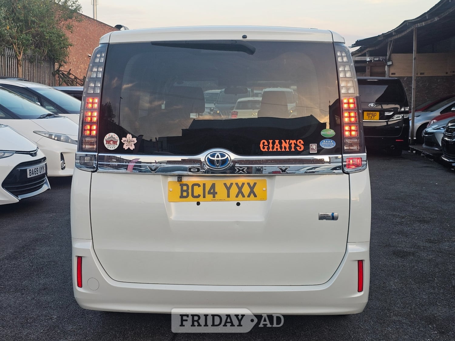 Toyota Voxy 2014 - Cars in Coventry