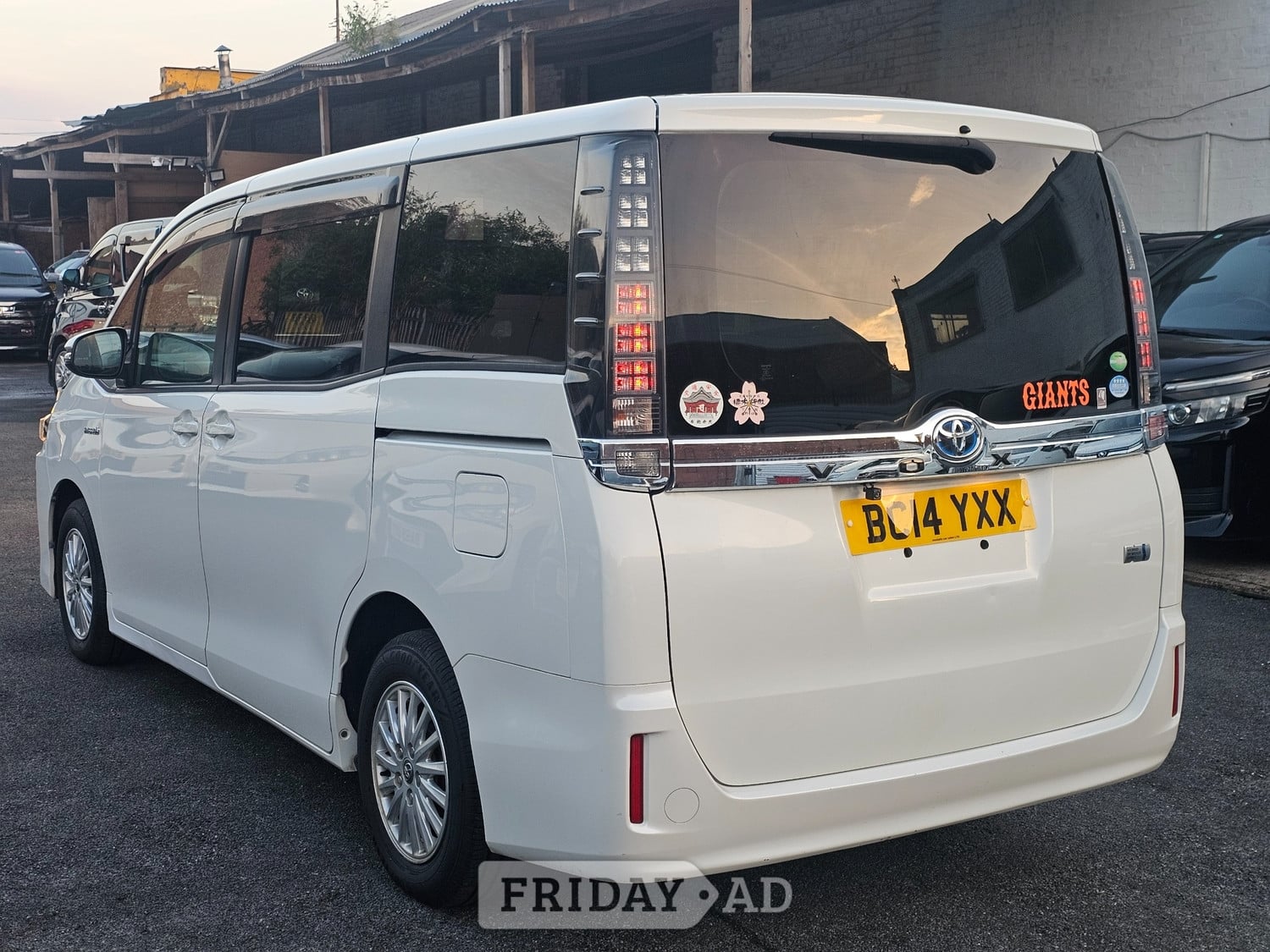 Toyota Voxy 2014 - Cars