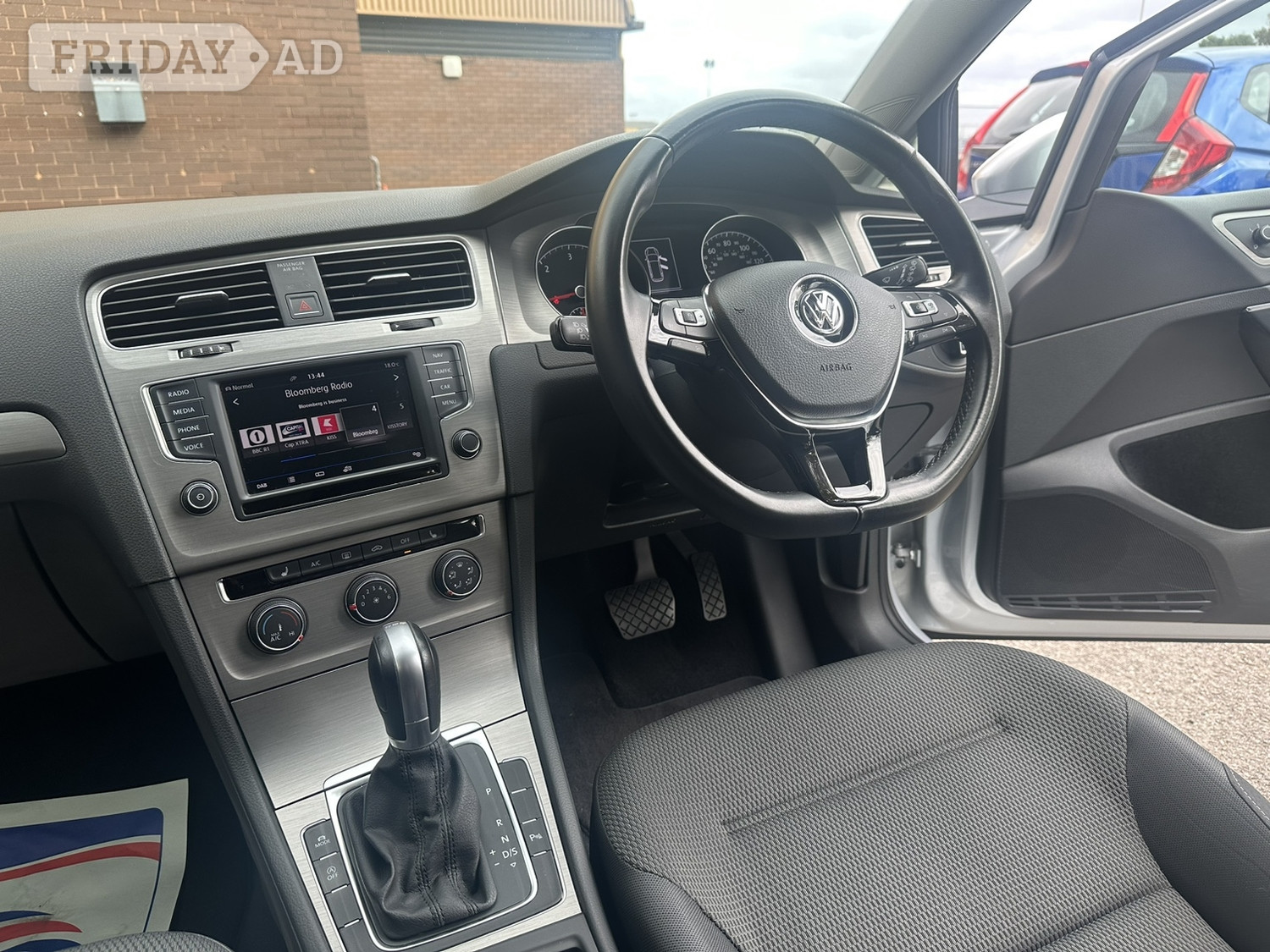Volkswagen Golf 2017 - Cars