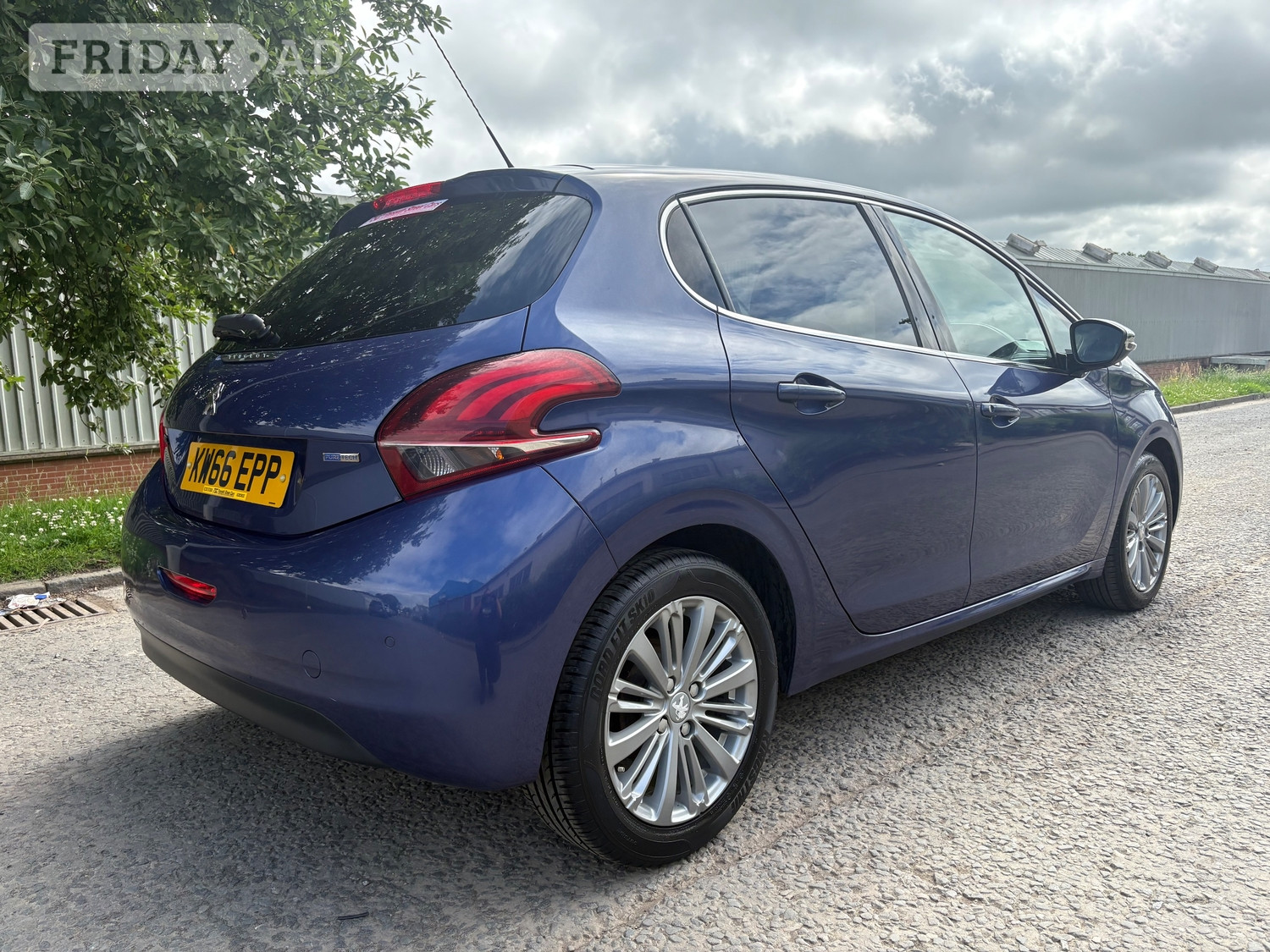 [ berth ]Peugeot 208