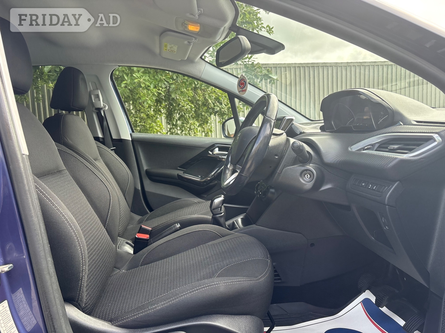 Peugeot 208 2017 - Cars in Airdrie