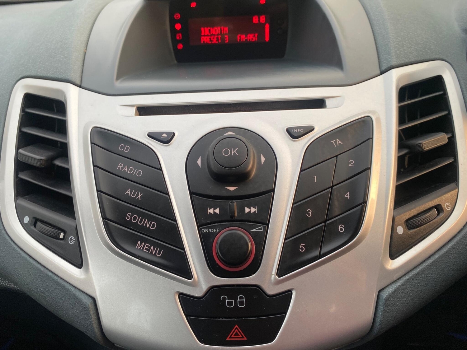 [ berth ]Ford Fiesta