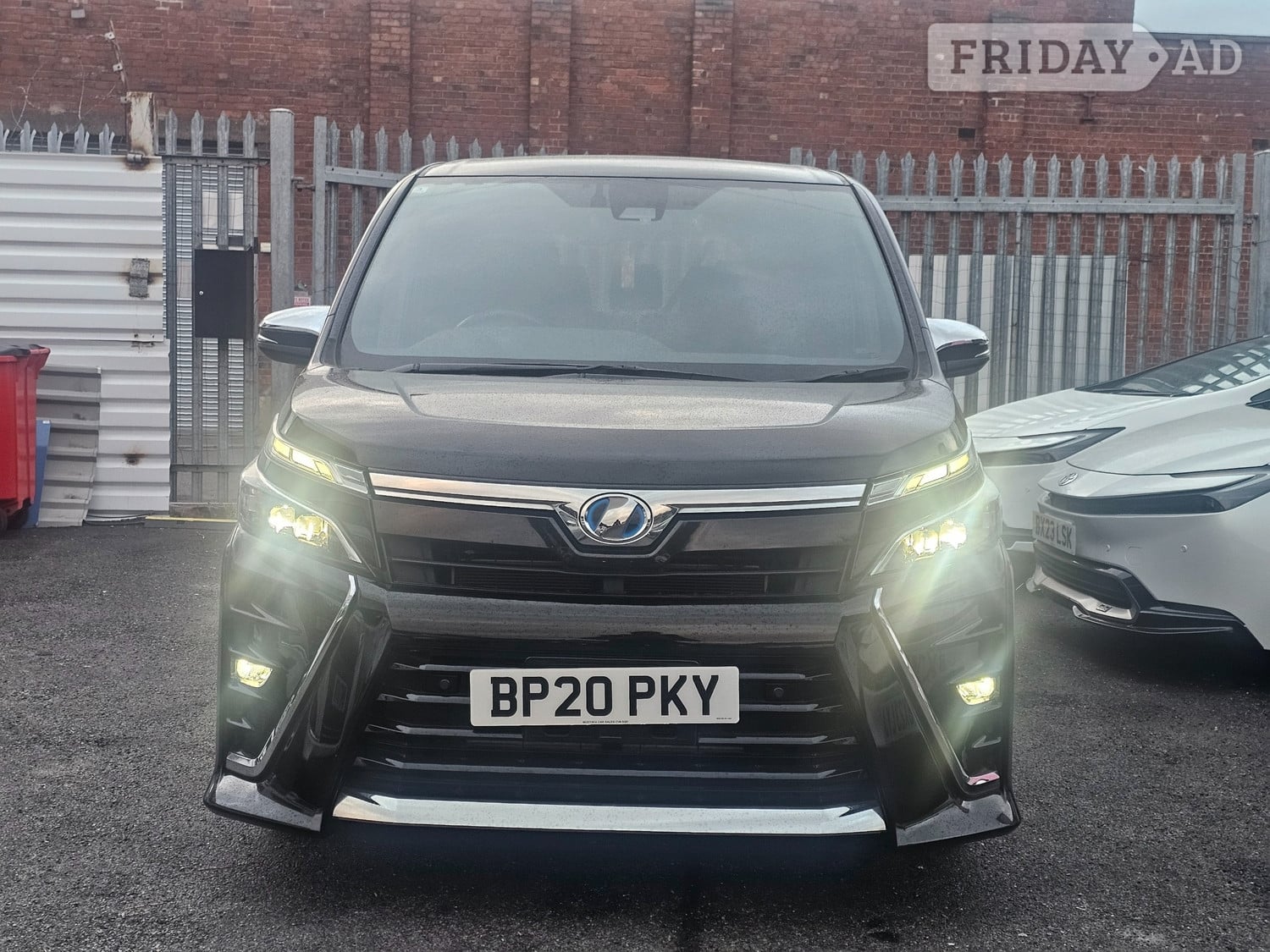 Toyota Noah 2020 in Coventry