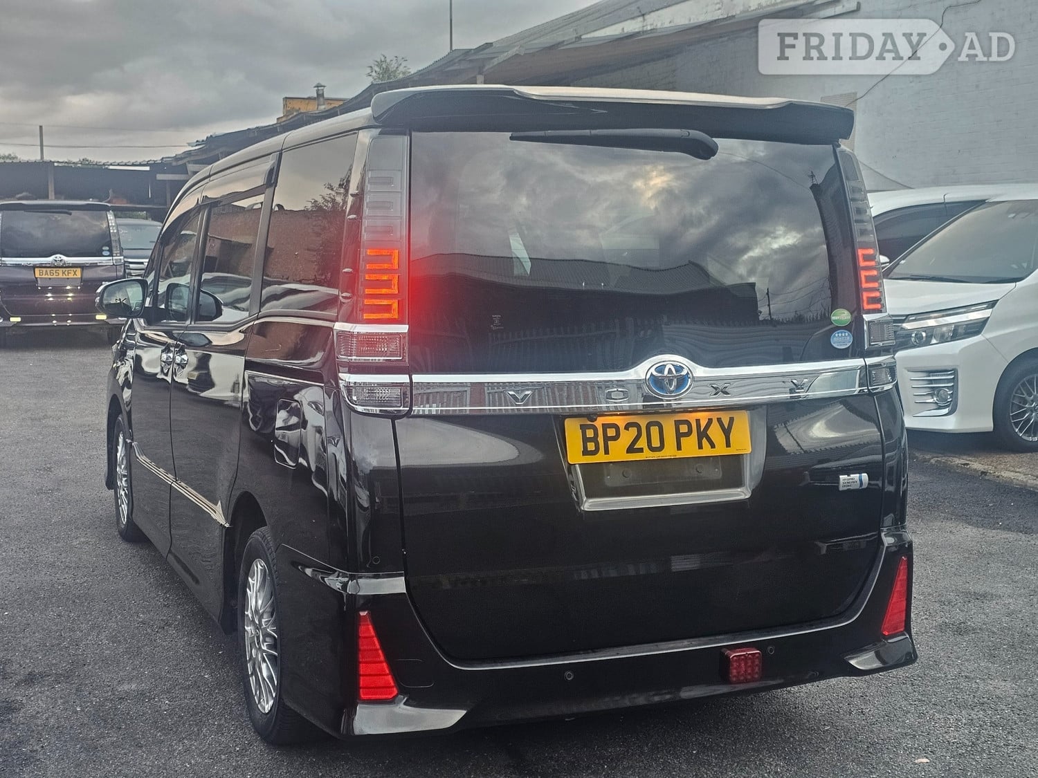 Toyota Noah 2020 - Cars