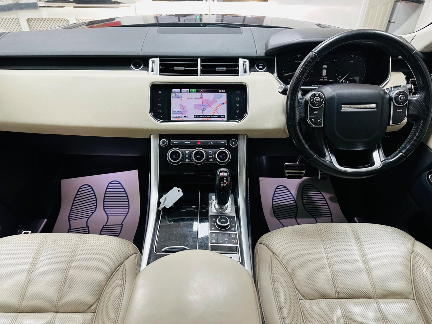 [ berth ]Land Rover Range Rover Sport