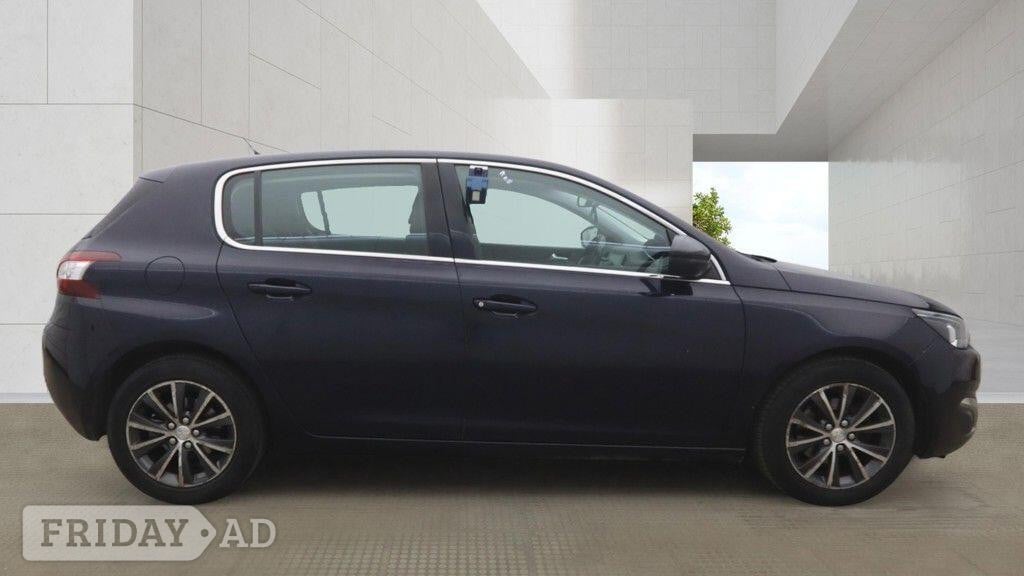 Peugeot 308 2017 - Cars in Winchester