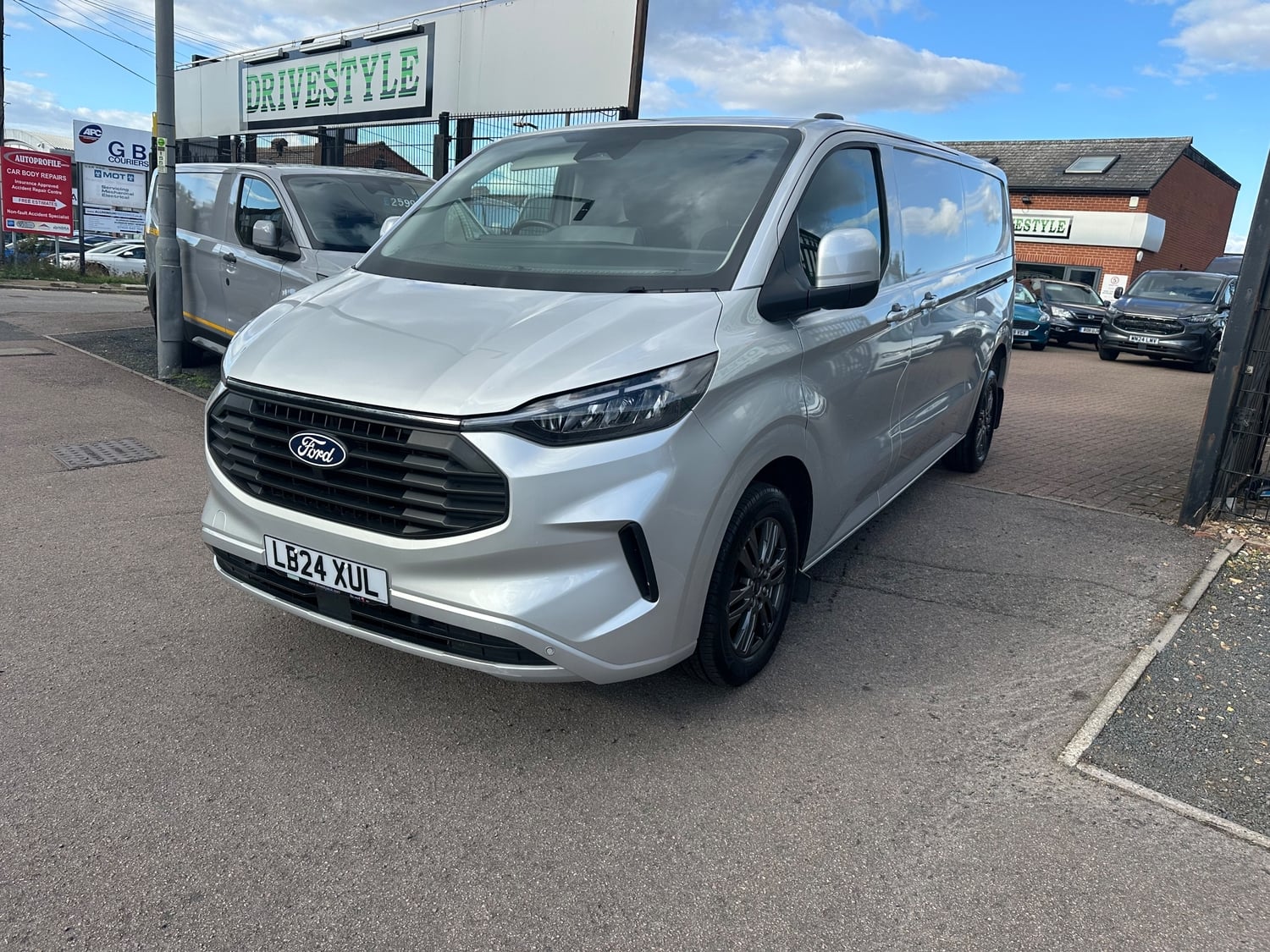 [ berth ]Ford Transit Custom