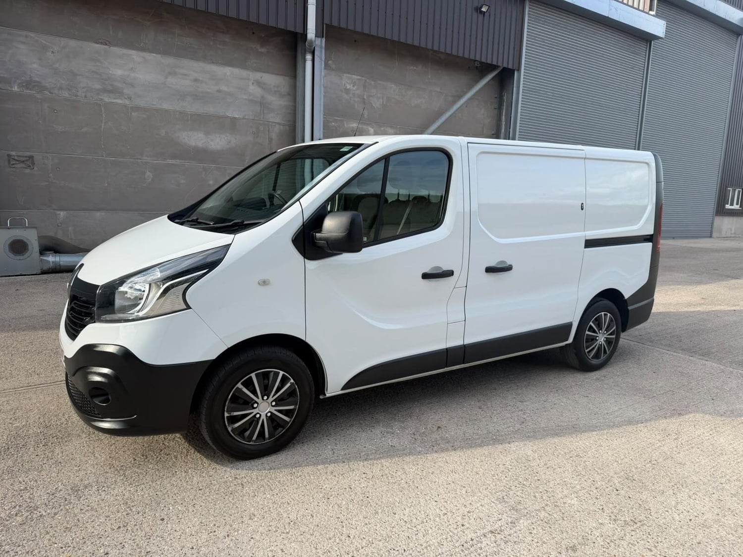 Renault Trafic 2015 - Vans & Commercial Vehicles