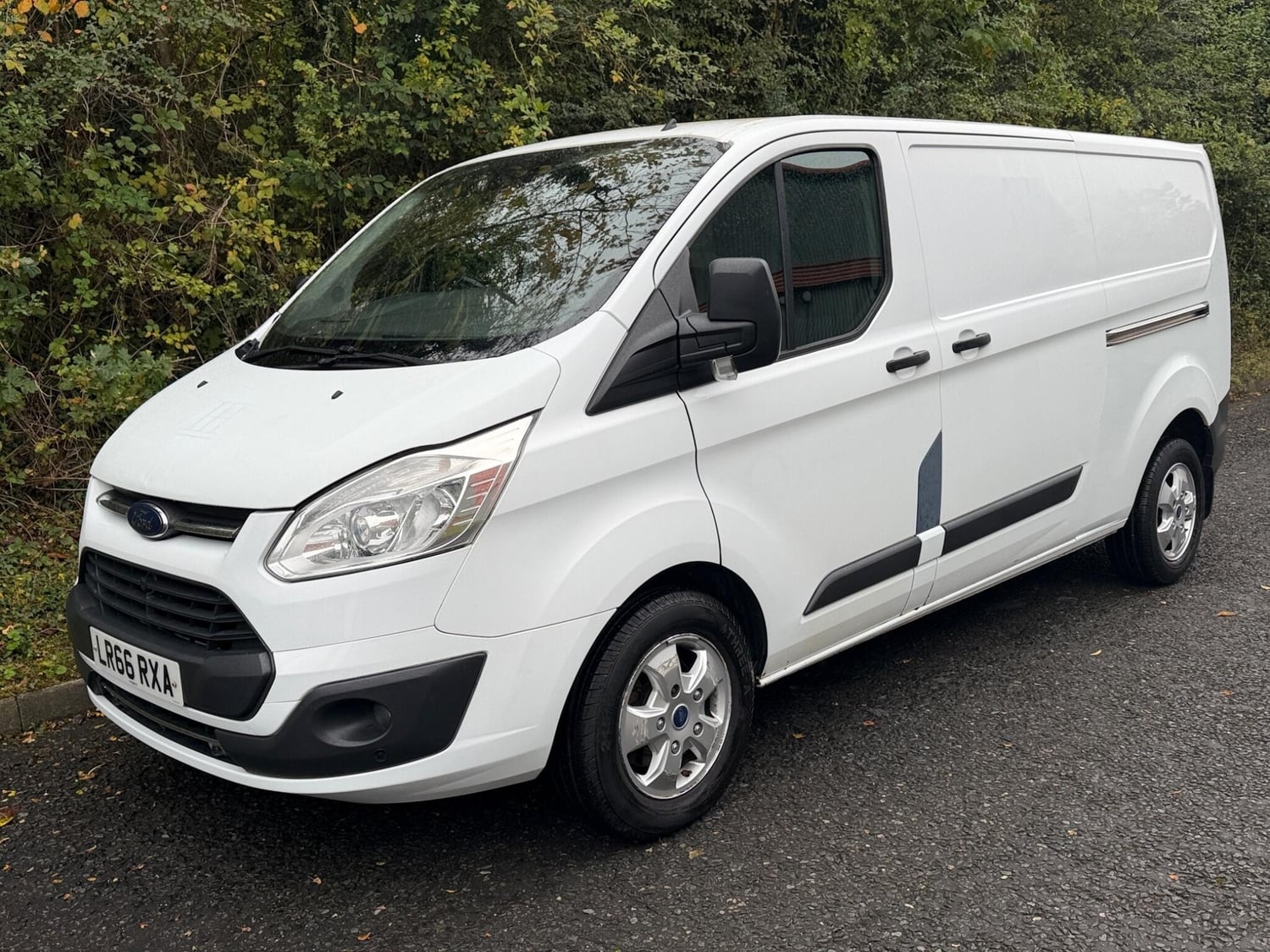 [ berth ]Ford Transit Custom