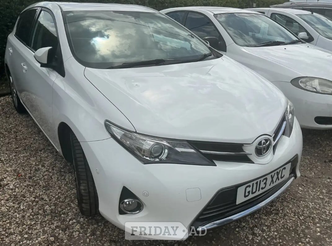 Toyota Auris 2013 in Harrow