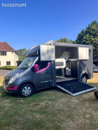 Bloomfields  Renault Horsebox