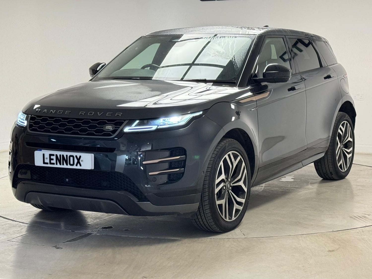 [ berth ]Land Rover Range Rover Evoque