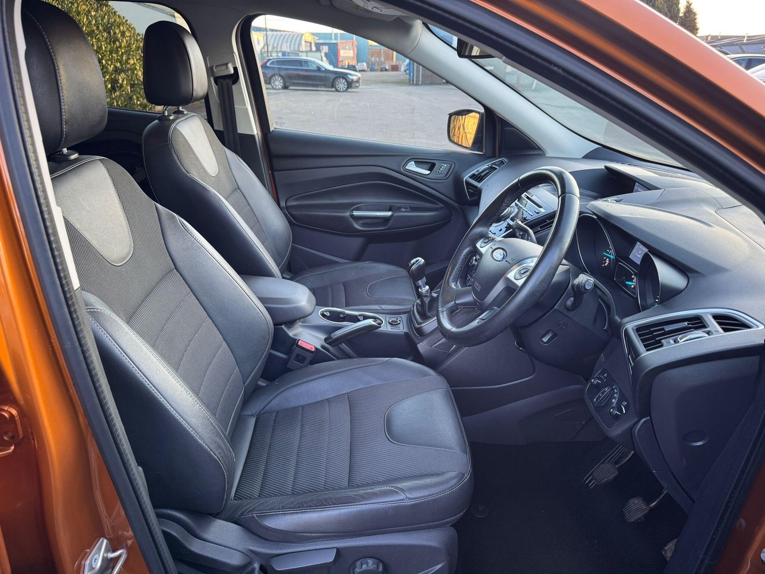 [ berth ]Ford Kuga