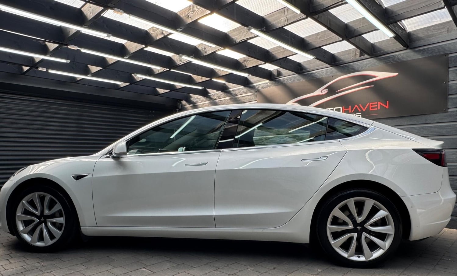 [ berth ]Tesla Model 3