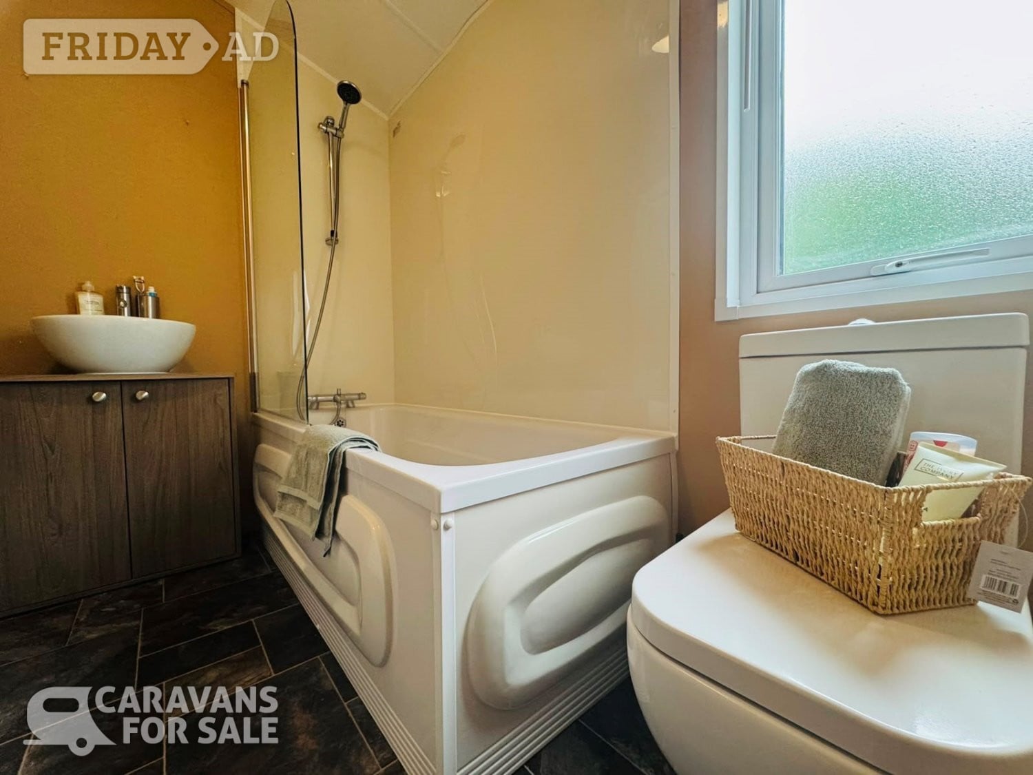 Delta Desire ** Mini Lodge with Wrapround decking ** 2013 for sale - Holiday Homes in Dovercourt