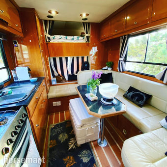 P4X2 Scania Horsebox