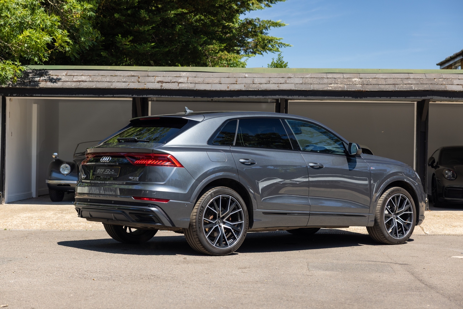 [ berth ]Audi Q8
