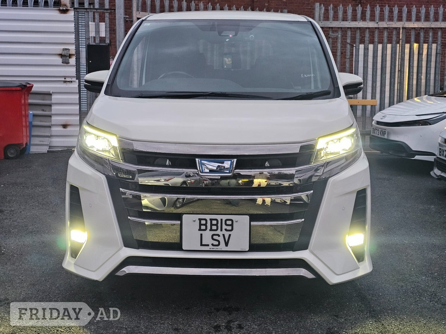 Toyota Noah 2019 in Coventry