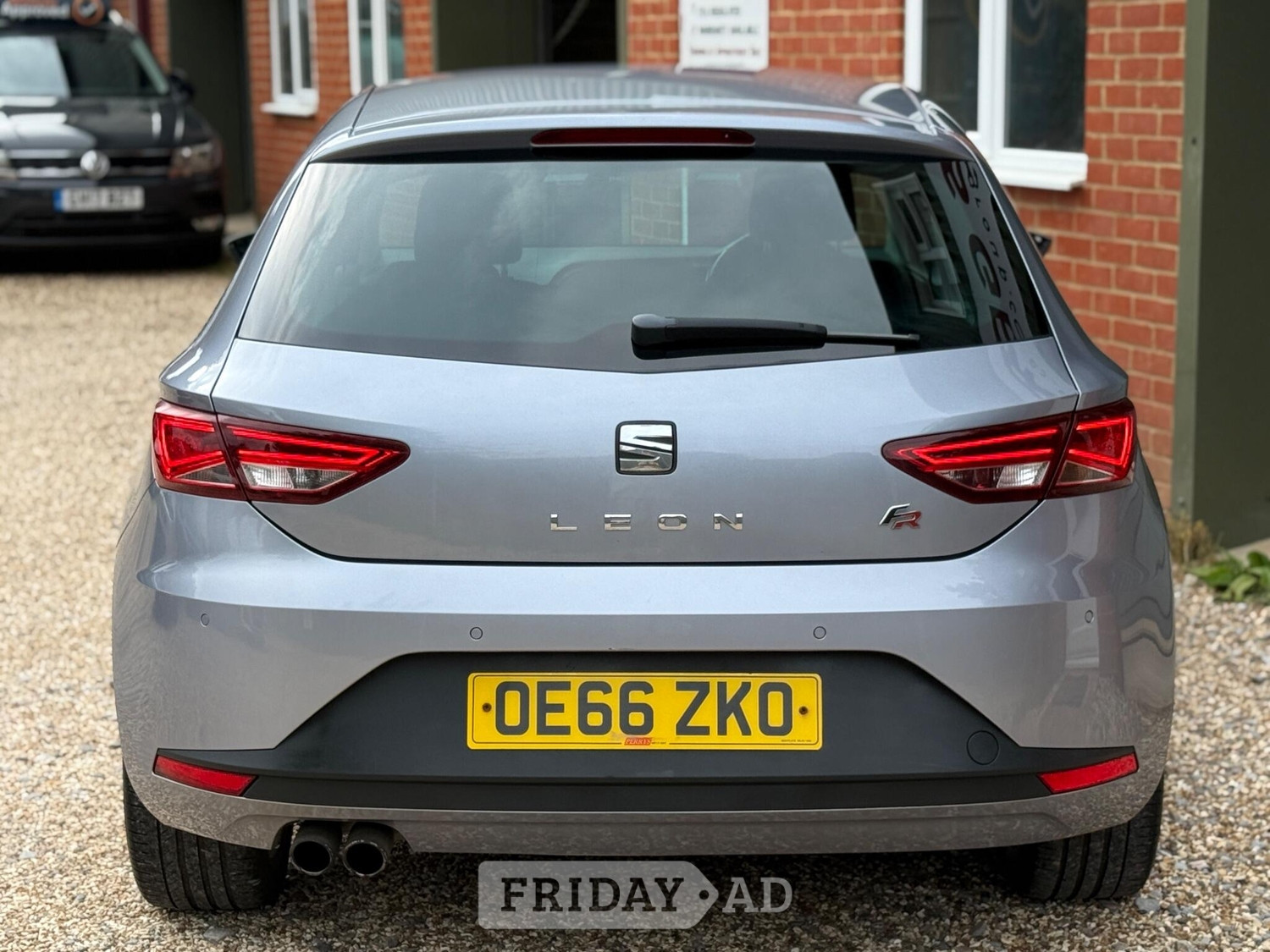 SEAT Leon 2017 - Cars in Crowthorne