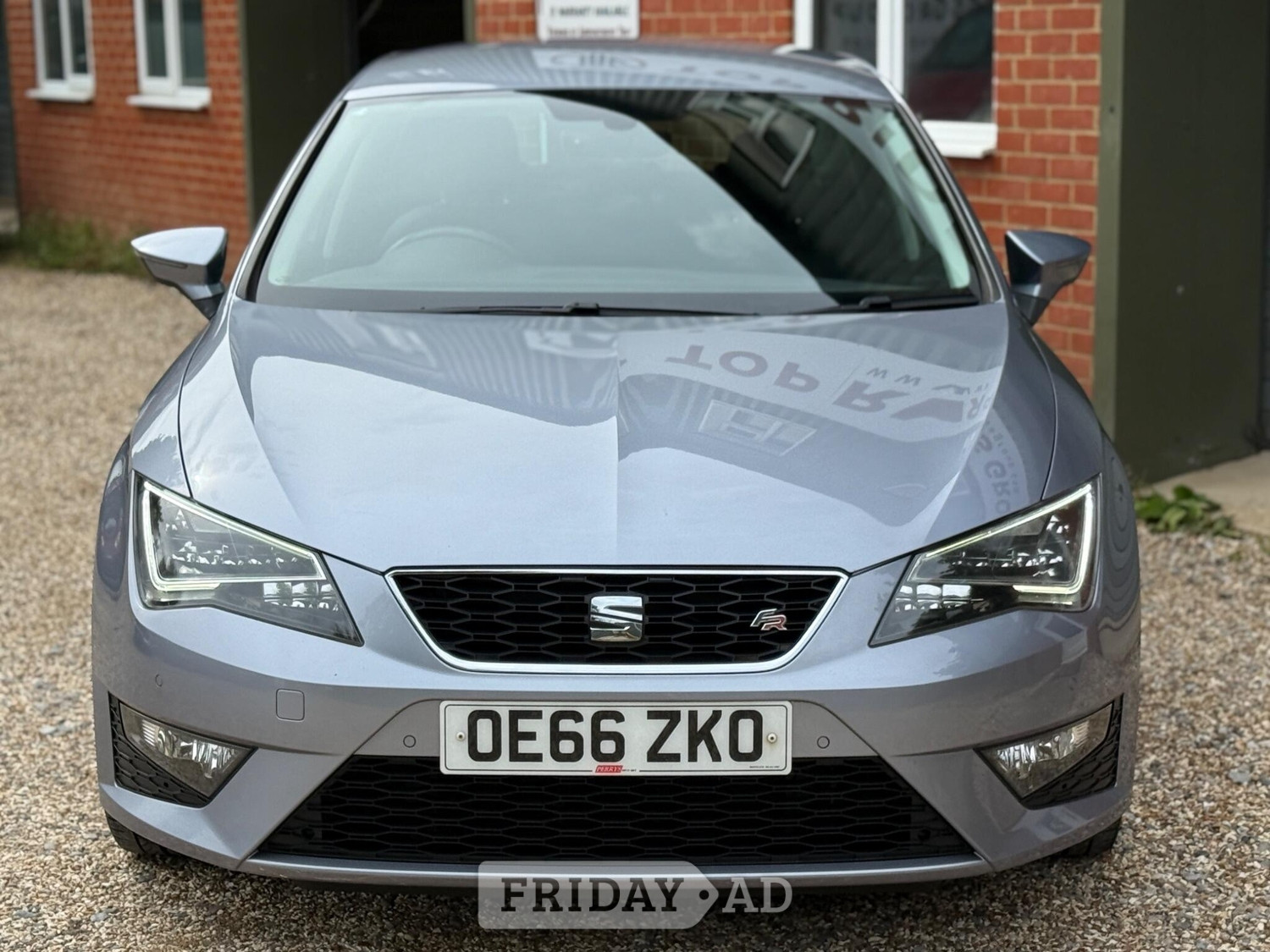 [ berth ]SEAT Leon